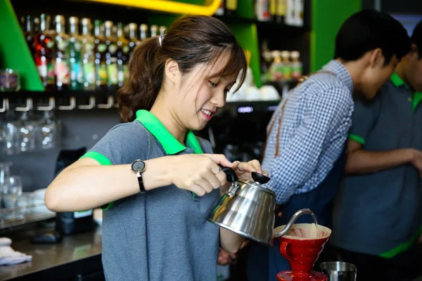 học viên tự tin thực hành