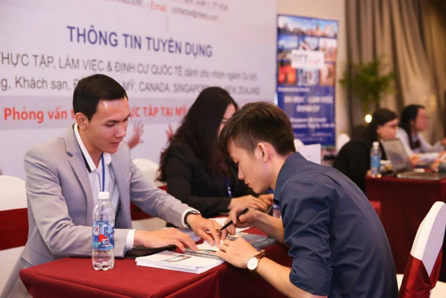 Ứng viên được chia sẻ về các chương trình việc làm, định cư quốc tế chia se ve cac chuong trinh viec lam