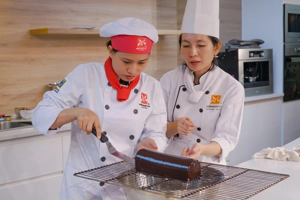 Học nghề làm bánh để có thể đi làm đi làm