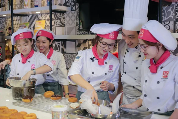 Lớp học làm bánh mì tại HNAAu Lớp học làm bánh mì tại HNAAu
