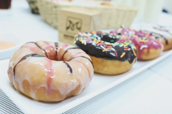 học làm bánh Doughnut học làm bánh Doughnut