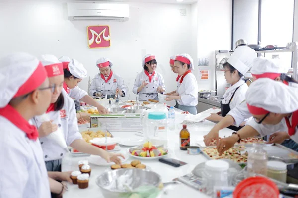 học nghề bếp bánh tại HNAAu học nghề bếp bánh tại HNAAu