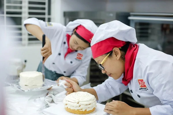 Học làm bánh kem