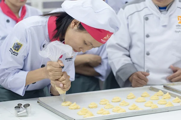 Những kỹ năng làm bánh cơ bản Những kỹ năng làm bánh cơ bản