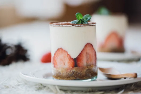 cách làm bánh tiramisu dâu cách làm bánh tiramisu dâu