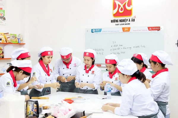 làm đế bánh
