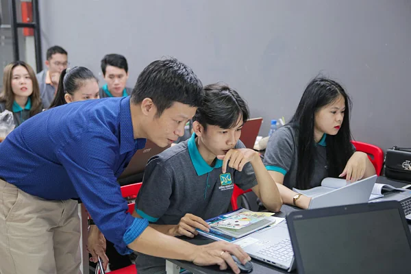 Giảng viên tận tình chỉ dẫn