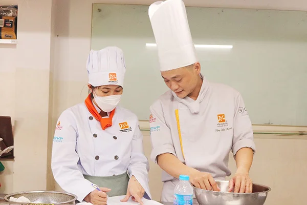 giảng viên nhiệt tình chia sẻ mọi bí quyết