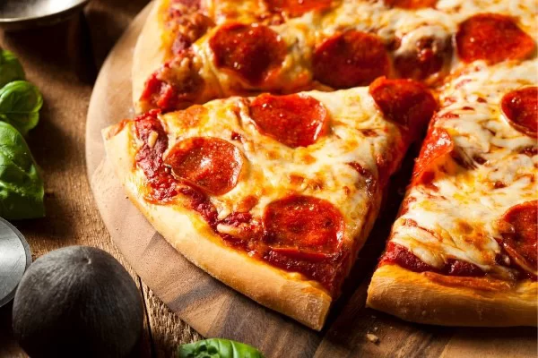 Bánh pizza giòn thơm