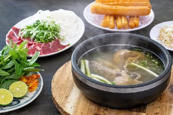 hoc-nau-pho-bo-bat-da học nấu phở bò bát đá