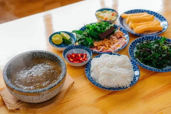 lớp phở dê bát đá