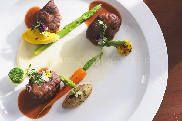 bò hầm rượu vang