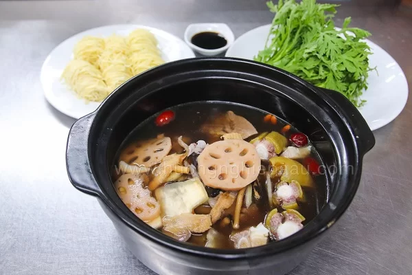 lẩu bò tiềm thuốc bắc