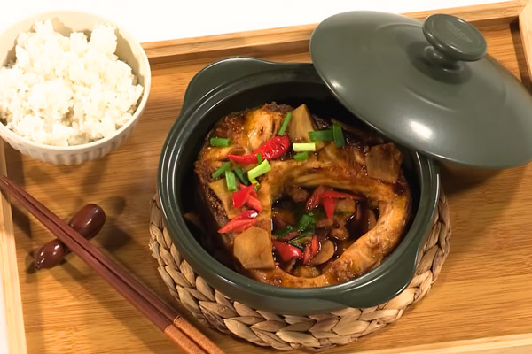 Cá trắm kho riềng là món ăn quen thuộc